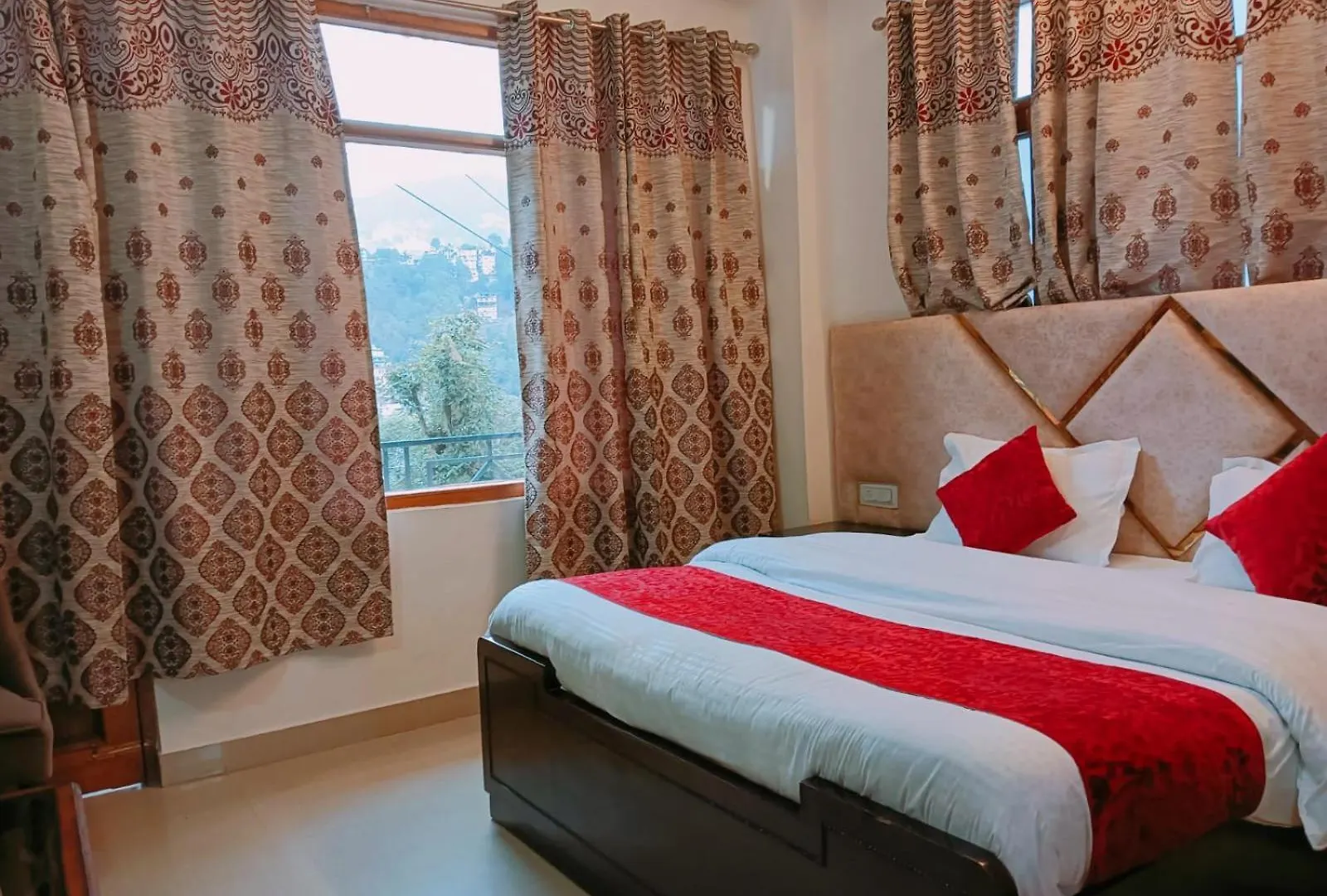 The White House - A Four Star Luxury Hotel Шимла 4*,