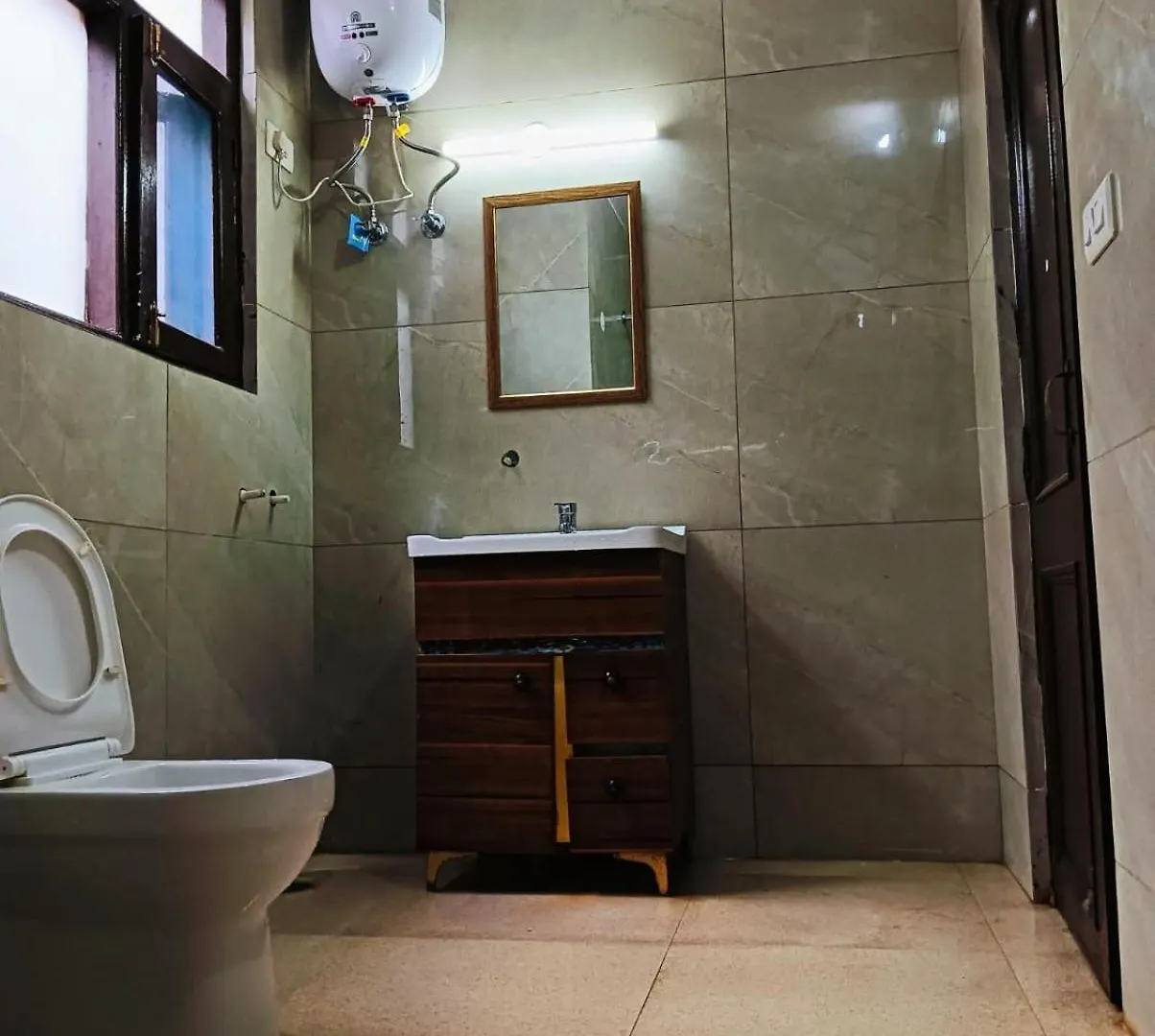The White House - A Four Star Luxury Hotel Шимла